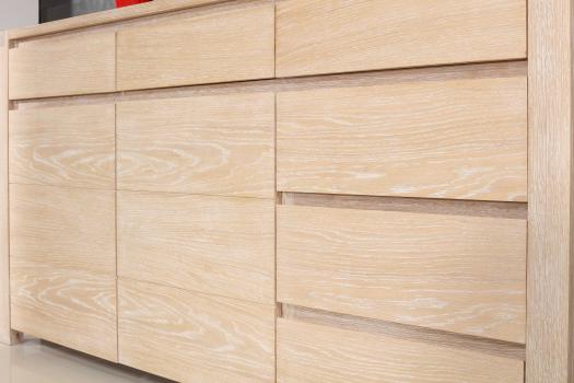 Buffet 2 portes 6 tiroirs Etienne, réalisé en Chêne de Ligne contemporaine SEULEMENT 1 DISPONIBLE