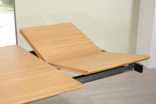 Table de repas Oliver réalisée en fer et chêne 180x100 Pateau avec 1 allonge incorporée de chaque côté