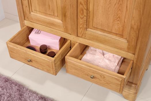 Petite Amoire Léo réalisée en Chene Massif de style Louis Philippe SEULEMENT 1 DISPONIBLE