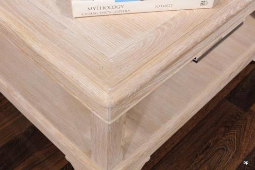 Table basse carrée Bruno en Chêne de style Louis Philippe Finition Chêne Brossé blanchi