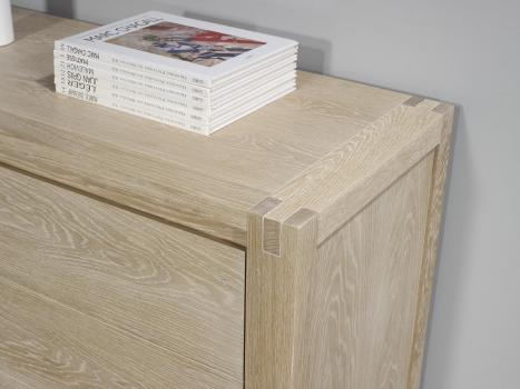 Buffet 2 portes Mathis réalisé en Chêne de ligne contemporaine Finition Chêne Brossé Blanchi