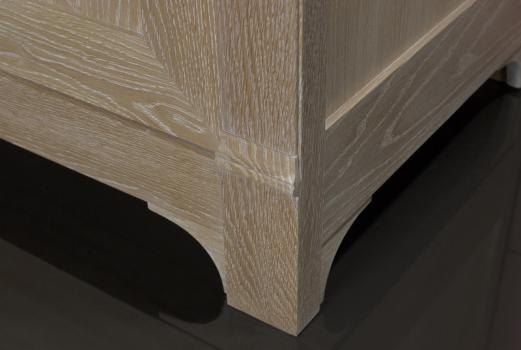 Armoire ou Bonnetière 1 porte Cédric réalisée en Chêne massif de style Directoire Finition Chêne Naturel Brossé Blanchi