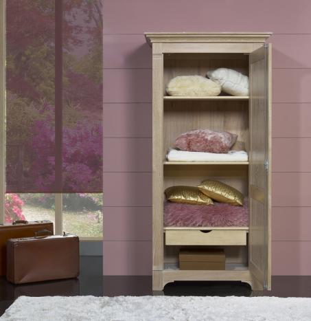 Armoire ou Bonnetière 1 porte Cédric réalisée en Chêne massif de style Directoire Finition Chêne Naturel Brossé Blanchi