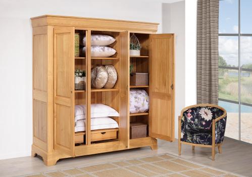 Armoire 3 portes réalisée en Chêne Massif de style Louis Philippe