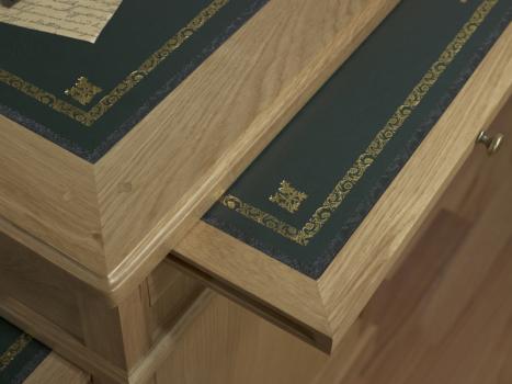 Bureau 5 tiroirs réalisé en Chêne de style Louis Philippe