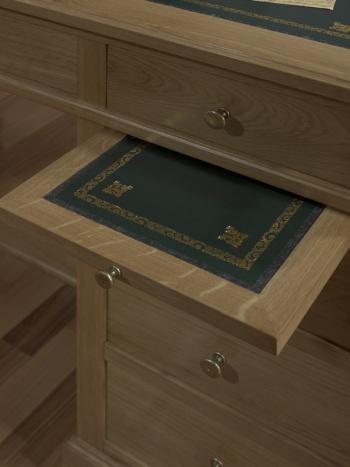 Bureau 5 tiroirs réalisé en Chêne de style Louis Philippe