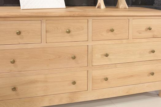 Commode 8 tiroirs Loïc, réalisée en Chêne Massif de style Campagnard