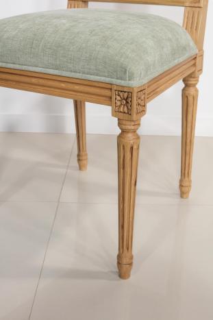 Chaise Jacob réalisée en Chêne Massif de style Louis XVI Tissu d'ameublement Boston