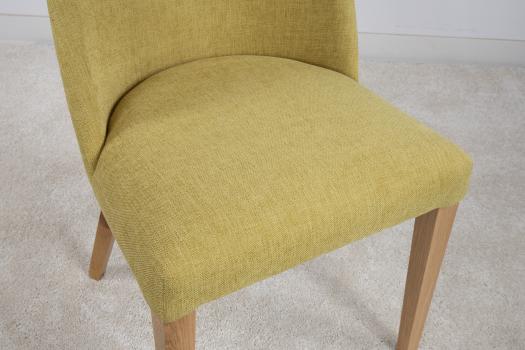 Chaise Edouard, assise et dos capitonnés, pieds en Chêne Massif de ligne Contemporaine Couleur Citric