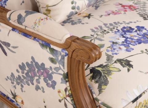 Banquette 2 places de style Louis XVI réalisé en Chêne massif  Tissu FSM