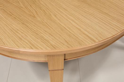 Table ovale 160*120 réalisée en chêne Massif de style Directoire 2 allonges incorporées de 40 cm
