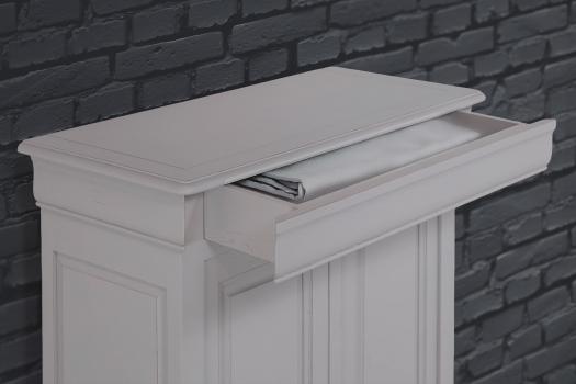 Bassette 2 portes 3 tiroirs réalisée en Chêne Massif de style Louis Philippe Finition Gris Perle légèrement patiné SEULEMENT 1 DISPONIBLE