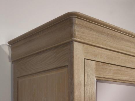 Armoire 2 portes Guillaume réalisée en Chêne Massif de style Louis Philippe Finition Chêne Brossé Blanchi