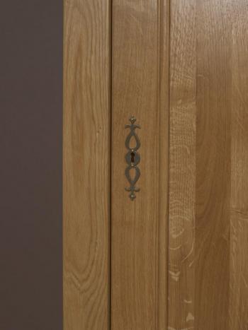 Armoire ou Bonnetière 1 porte Olivier réalisée en Chêne Massif de style Campagnard Seulement 1 disponible Dans une finition chêne naturel