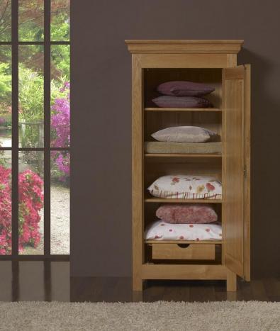 Armoire ou Bonnetière 1 porte Olivier réalisée en Chêne Massif de style Campagnard Seulement 1 disponible Dans une finition chêne naturel
