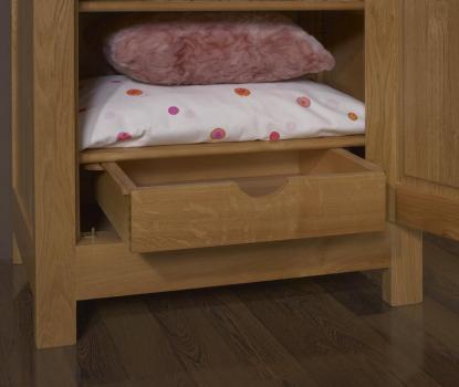 Armoire ou Bonnetière 1 porte Olivier réalisée en Chêne Massif de style Campagnard Seulement 1 disponible Dans une finition chêne naturel
