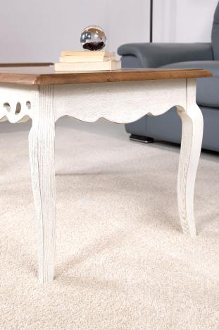 Table basse réalisé en chêne de style Campagne  Chêne doré et Ivoire Patiné SEULEMENT 1 DISPONIBLE