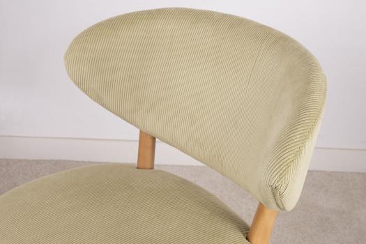 Chaise ou Fauteuil de table Agathe réalisé en Frêne Massif Tissu velours côtelé Scala