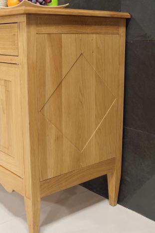 Buffet 2 portes 2 tiroirs Rose des vents réalisé en Chêne Massif de style Directoire SEULEMENT 1 DISPONIBLE (ce meuble ne sera plus fabriqué)
