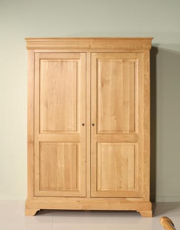 Armoire 2 portes Salomé réalisé en Chêne massif de style Louis Philippe Largeur 151 cm
