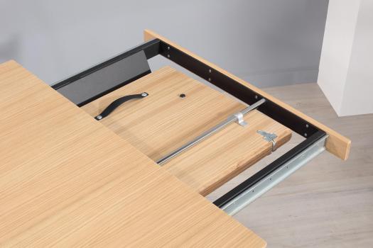 Table de repas Oliver réalisée en fer et chêne 180x100 Plateau avec 1 allonge incorporée de chaque côté 