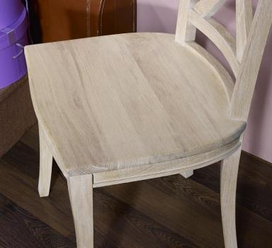 Chaise Eliot réalisé en chêne massif de style Campagnard