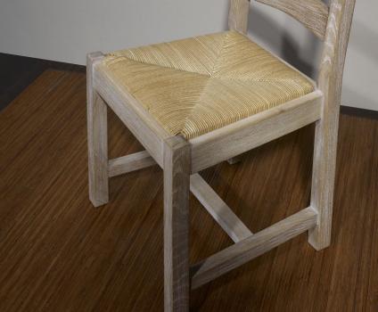 Chaise Renaud réalisée en chêne massif de style Campagnard Finition Brossé Blanchi