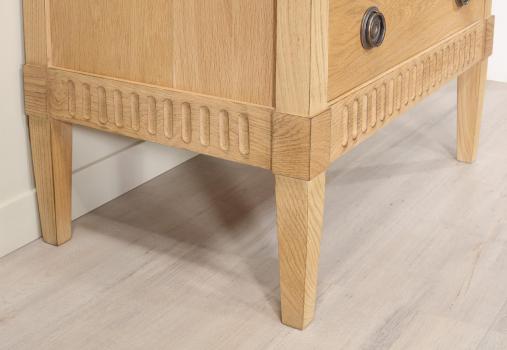 Commode 5 tiroirs Yvan réalisée en Chêne de style Directoire Finition chêne brossé naturel patiné