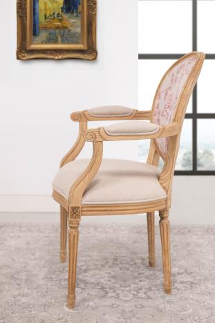 Fauteuil de style Louis XVI réalisée en Chêne  Assise et Dossier tissu d'ameublement