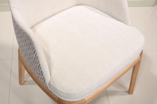 Fauteuil Milo de style Contemporain, 4 pieds en Frêne massif Tissu Valdouro