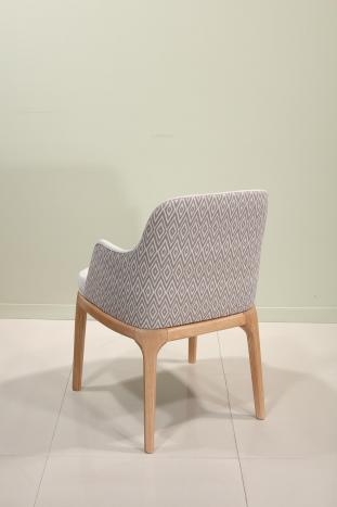 Fauteuil Milo de style Contemporain, 4 pieds en Frêne massif Tissu Valdouro