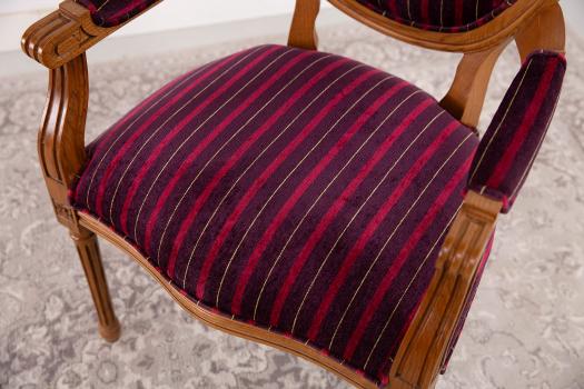 Fauteuil de style Louis XVI réalisée en Chêne massif  Assise et Dossier tissu d'ameublement SEULEMENT 1 DISPONIBLE