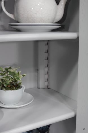 Bassette 2 portes 3 tiroirs réalisée en Chêne Massif de style Louis Philippe Finition Gris Perle légèrement patiné SEULEMENT 1 DISPONIBLE