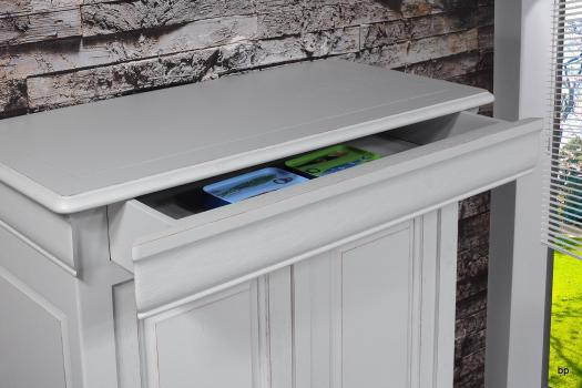 Bassette 2 portes 3 tiroirs réalisée en Chêne Massif de style Louis Philippe Finition Gris Perle légèrement patiné SEULEMENT 1 DISPONIBLE