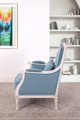 Fauteuil de style Louis XVI réalisé en Chêne massif  Finition Ivoire patinée 