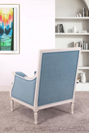 Fauteuil de style Louis XVI réalisé en Chêne massif  Finition Ivoire patinée 