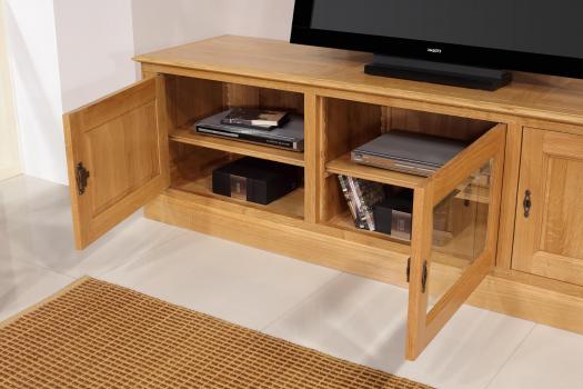 Meuble TV Damien réalisé en Chêne de style Directoire Longueur 2.00 mètres 