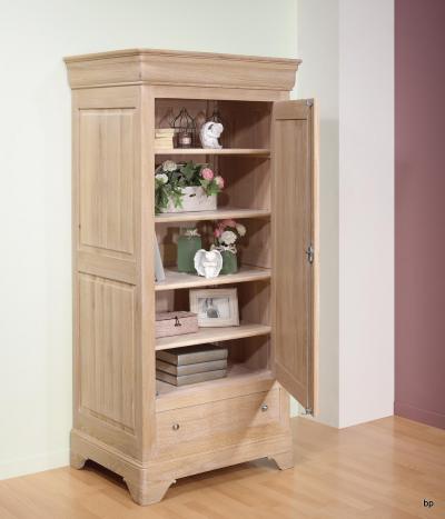 Armoire ou Bonnetière 1 porte 1 tiroir Lucas réalisée en chêne massif de style Louis Philippe Finition chêne brossé Blanchi 