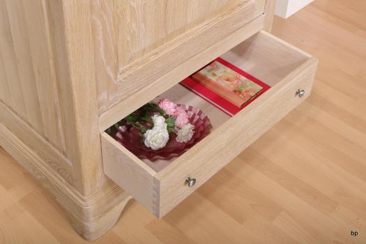 Armoire ou Bonnetière 1 porte 1 tiroir Lucas réalisée en chêne massif de style Louis Philippe Finition chêne brossé Blanchi 