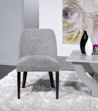 Chaise Edouard, assise et dos capitonnés, pieds en Frêne massif de ligne Contemporaine