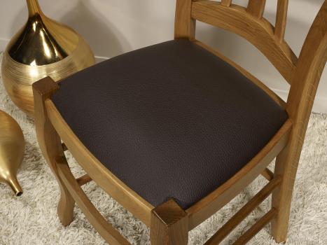 Chaise Gabriel réalisée en chêne massif de style Louis Philippe Assise Moleskine Chocolat