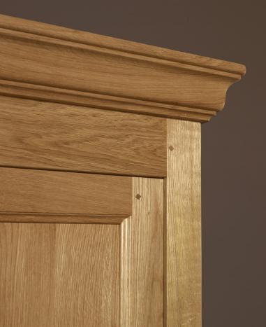 Armoire 2 portes réalisée en Chêne Massif de style campagnard 