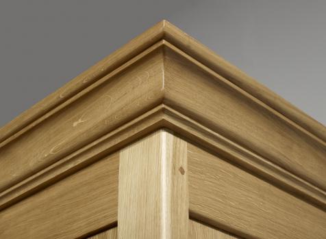 Armoire 2 portes réalisée en Chêne Massif de style campagnard 