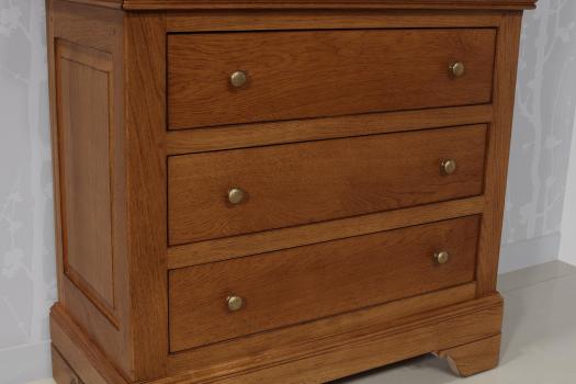Commode 4 tiroirs Guillaume réalisée en chêne de style Louis Philippe Finition chêne moyen