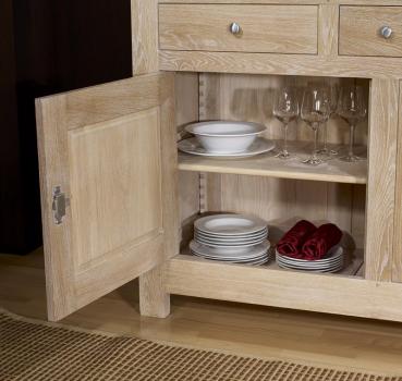 Buffet 2 portes Amandine réalisée en Chêne Massif de style campagnard Finition Chêne Brossé Blanchi