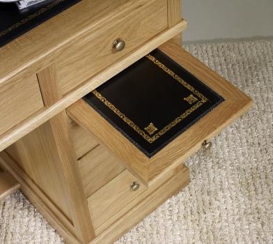 Petit bureau Luc réalisé en chêne de style Louis Philippe Surface d'écriture en moleskine noire. SEULEMENT 1 DISPONIBLE