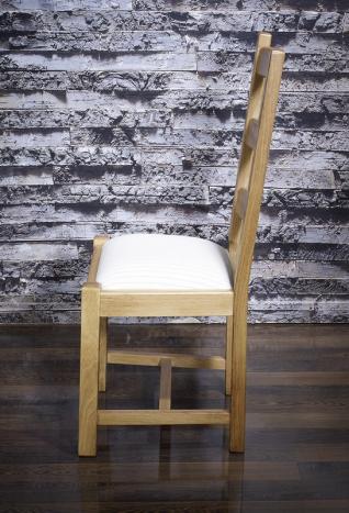 Chaise Théo réalisée en chêne massif de style Campagnard assise Tissu ou Moleskine