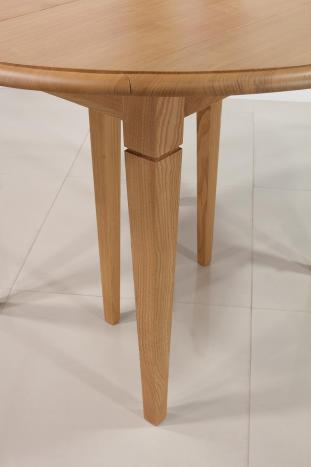 Table ronde à volets réalisée en Chêne Massif de style Louis Philippe 6 pieds Fuseaux Diamètre 120 et 3 allonges de 40 cm 