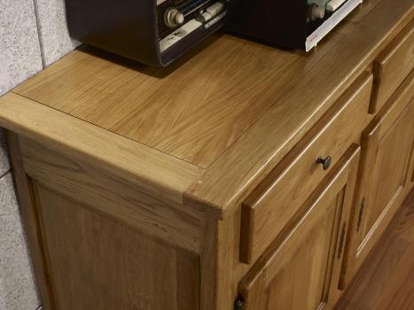 Buffet 3 portes 3 tiroirs réalisé en chêne massif de style Campagnard 1 seul disponible 