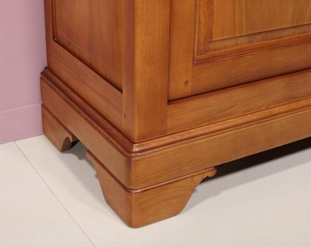 Petite Armoire ou  Bonnetière Léo réalisée en Chêne Massif de style Louis Philippe Finition Chêne Moyen 